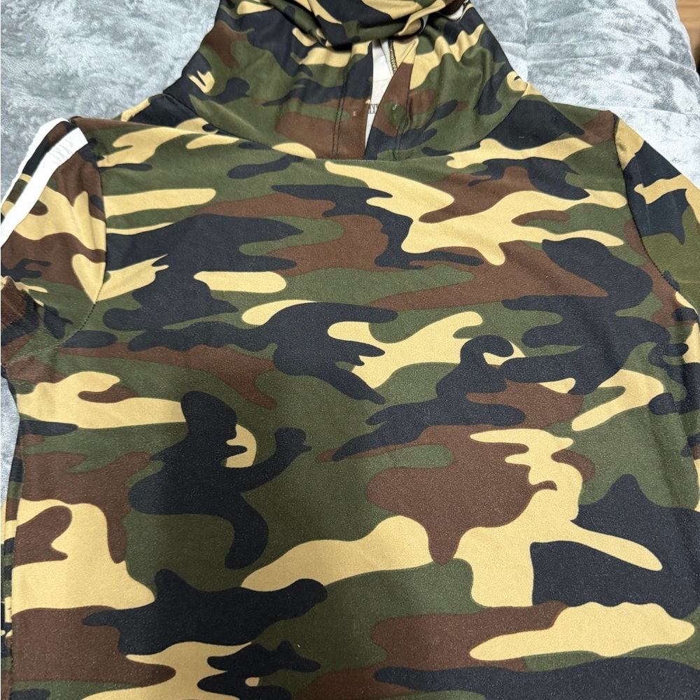 feathers Camo Pullover Hoodie in Green, Brown, Black